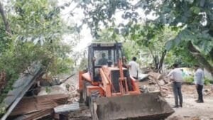 भोपाल: डेयरी की आड़ में चल रहा था अवैध बूचड़खाना, पुलिस ने तीन गिरफ्तार किए, प्रशासन ने चलाया बुलडोजर 20260718_141226