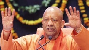 सीएम योगी का पश्चिमी यूपी दौरा: 868 करोड़ की परियोजनाएं, कांवड़ यात्रा की समीक्षा और मंदिर में जलाभिषेक 20260718_150242