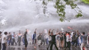 बिहार में NEET पेपर लीक को लेकर भड़के छात्र: पटना समेत कई जिलों में प्रदर्शन, सरकार ने सख्त कार्रवाई के दिए आदेश 20260724_163750