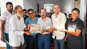 मुजफ्फरपुर में नाट्य संवाद कार्यक्रम: 47 वर्षों की रंगयात्रा के लिए अरुण कुमार वर्मा सम्मानित 20260805_174613