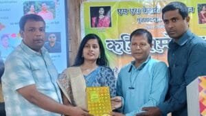 मुजफ्फरपुर में जन्मोत्सव सह कवि सम्मेलन, मुस्कान केशरी को मिला सेवा रत्न सम्मान 20261013_141652